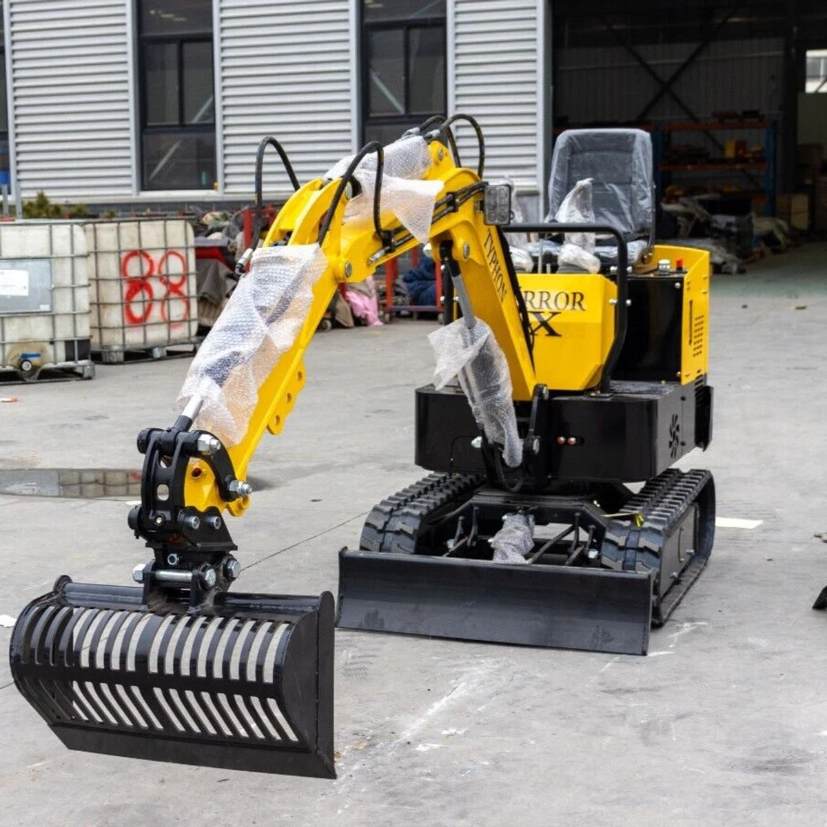 In USA Mini Excavator 1 Ton Digger 13.5hp Gas Tracked Crawler B&S EPA Engine