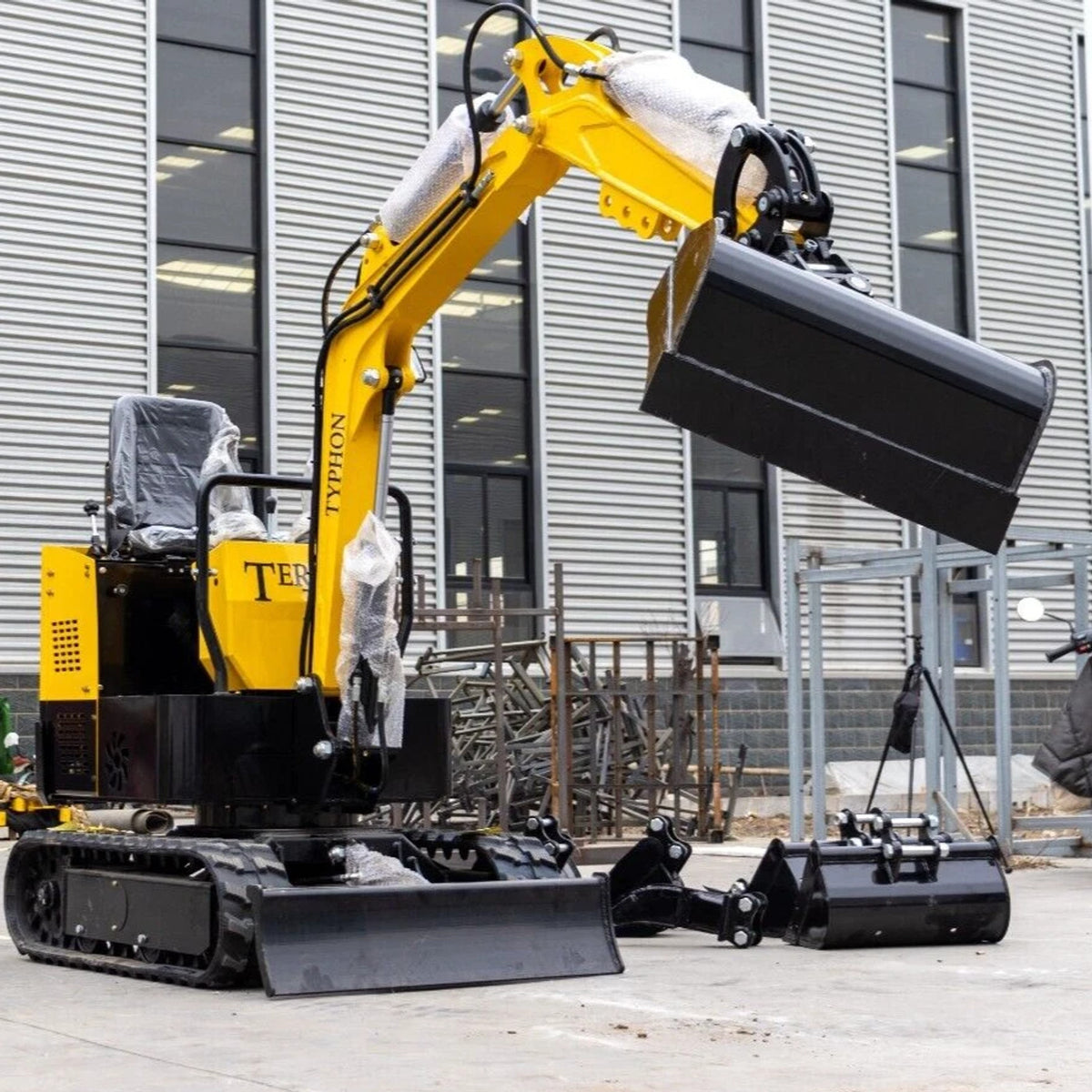 In USA Mini Excavator 1 Ton Digger 13.5hp Gas Tracked Crawler B&S EPA Engine