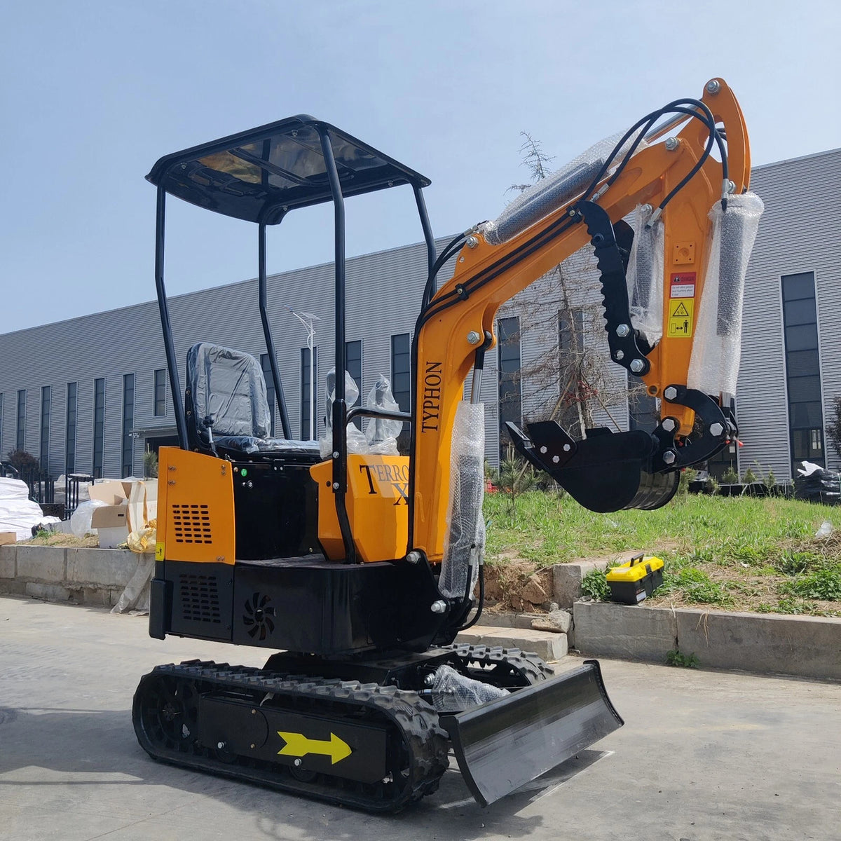 In USA Mini Excavator 1 Ton Digger 13.5hp Gas Tracked Crawler B&S EPA Engine