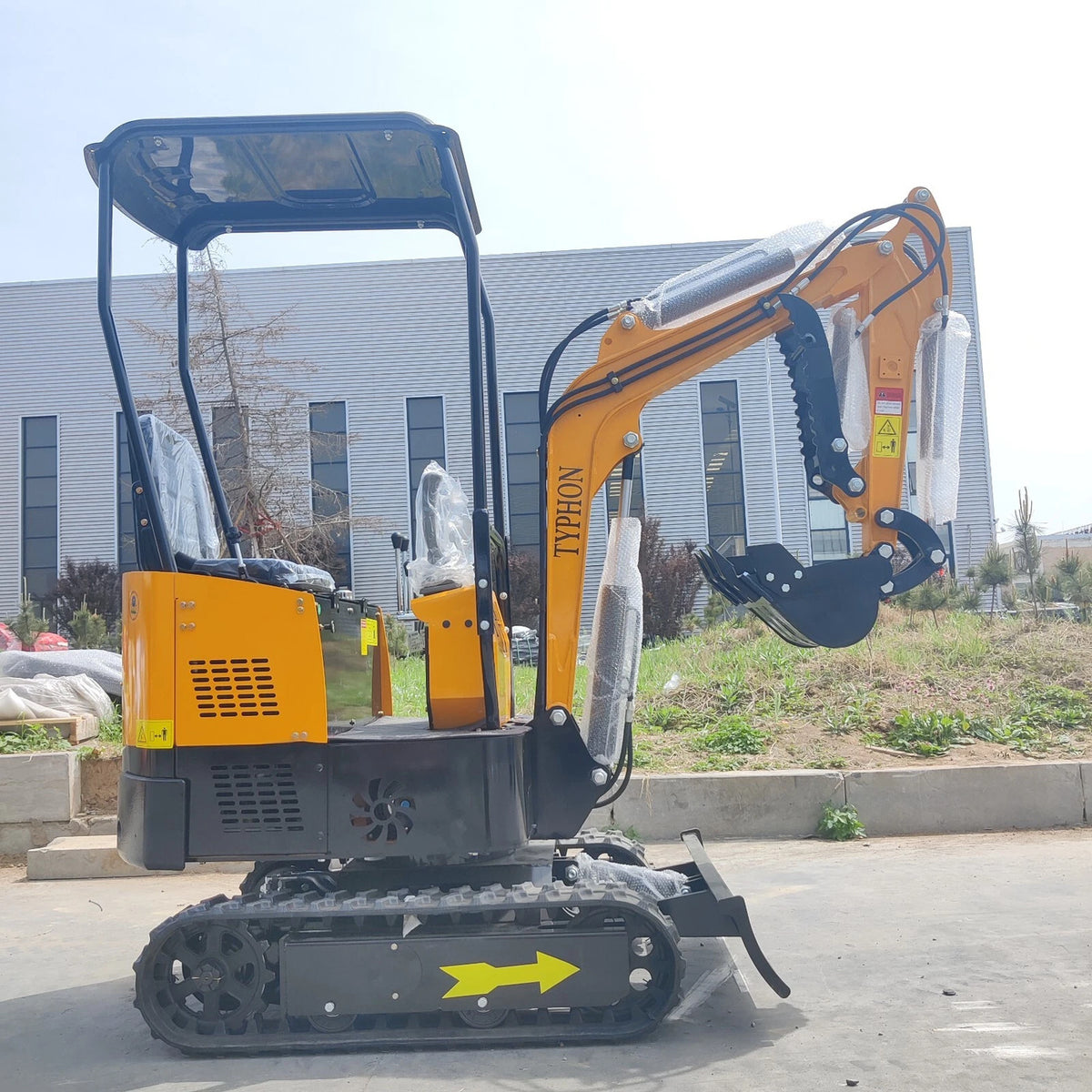 In USA Mini Excavator 1 Ton Digger 13.5hp Gas Tracked Crawler B&S EPA Engine